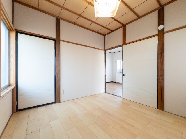 旭町貸家の居間写真