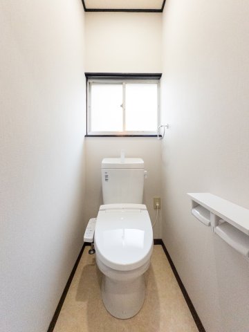 旭町貸家のトイレ写真