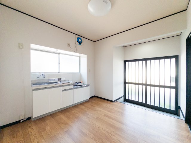 旭町貸家のキッチン写真