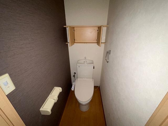 ＪＲ常磐線 赤塚駅 徒歩10分 2階建 築19年のトイレ写真