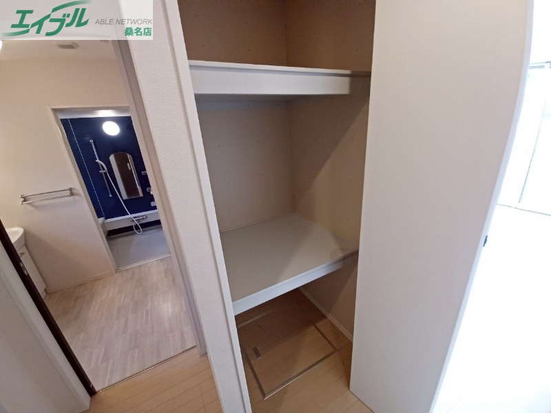 収納　同物件別部屋写真
