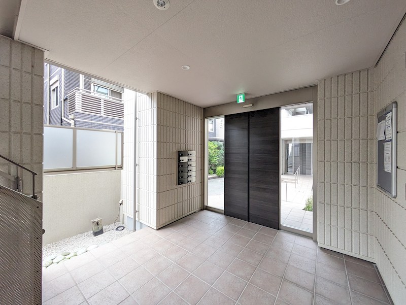 シャローム ウェストの外観写真