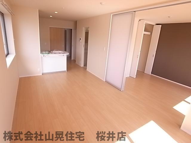 プレセランス山の辺IIの居間写真