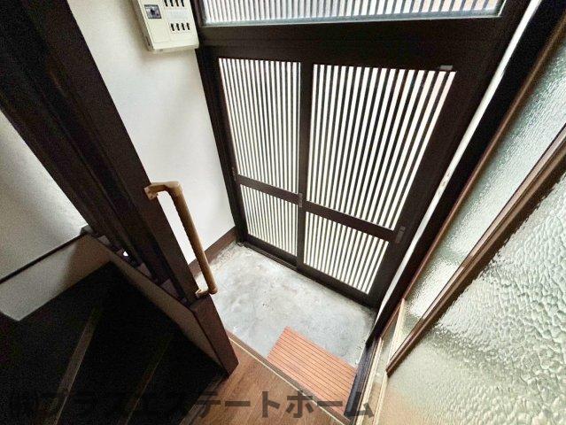 駒ヶ林町4丁目の玄関写真