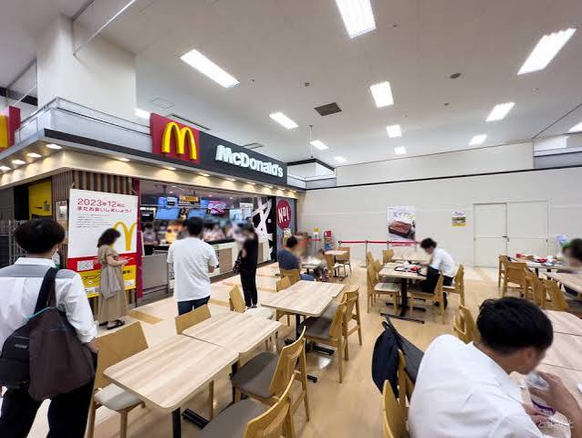 飲食店　マクドナルドイオン東雲店（飲食店）まで86m