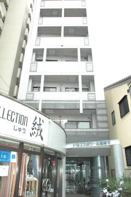 建物外観　１１階建４階