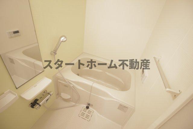 バス・シャワールーム　コンパクトで使いやすいお風呂です