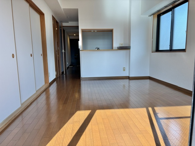 コスモ草津弐番館の居間写真