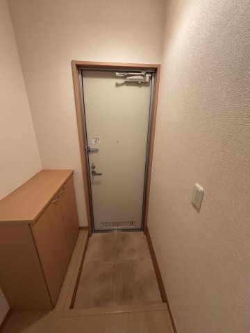 玄関　※同物件・同タイプの写真です。