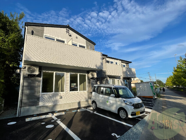 仙台市青葉区小松島新堤のアパートの建物外観