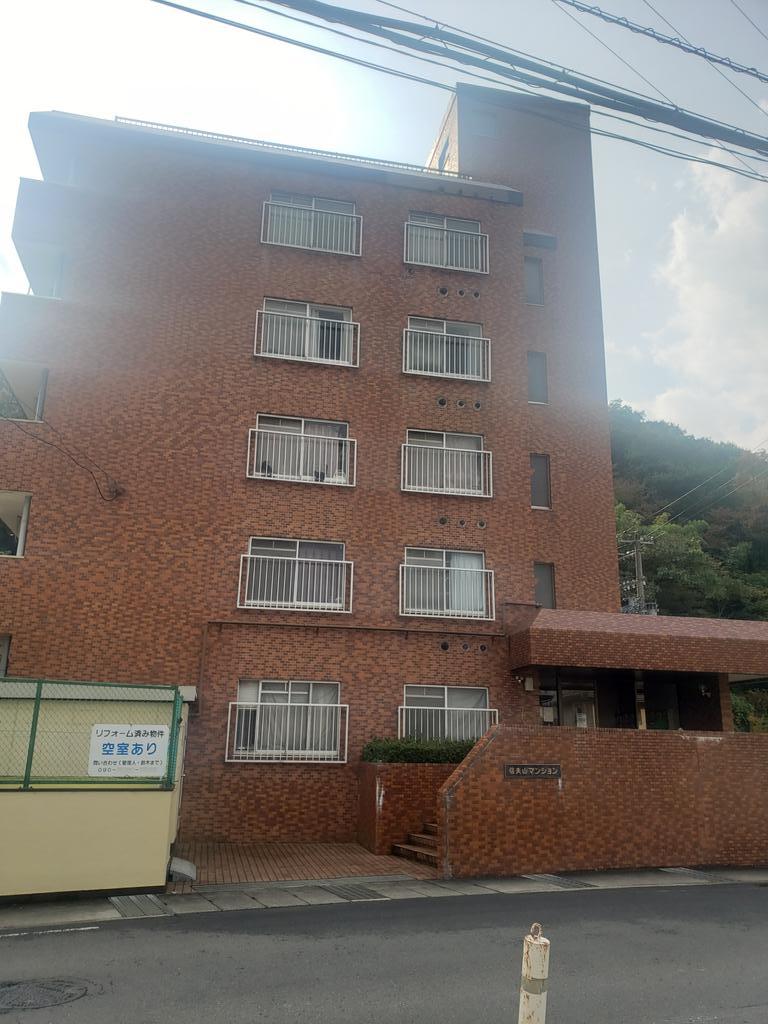 信夫山マンションの建物外観