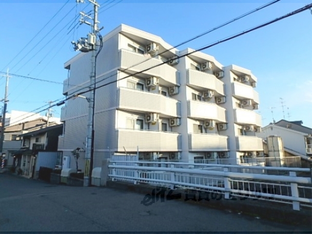 京都市上京区堀川町のマンションの建物外観