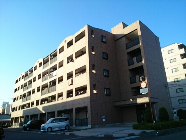 土浦市港町のマンションの建物外観