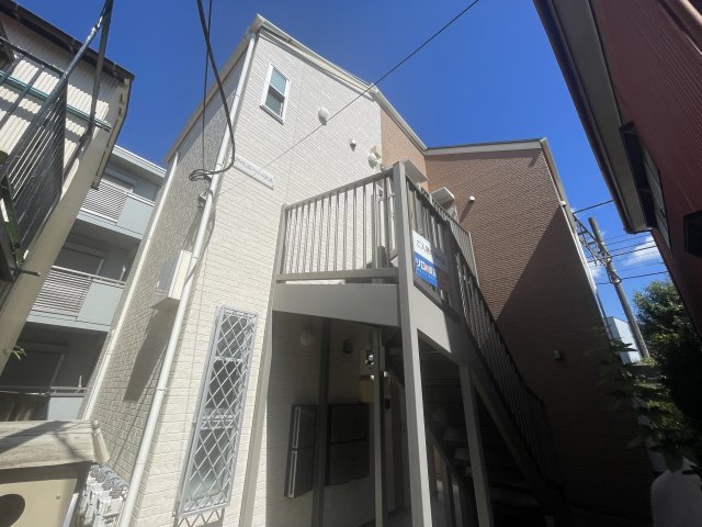 横浜市港北区大曽根のアパートの建物外観