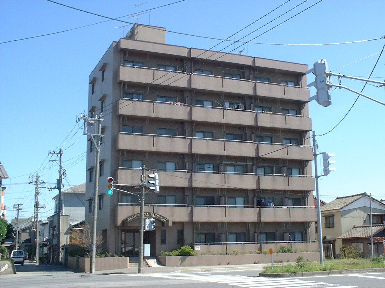 新潟市中央区沼垂東のマンションの建物外観