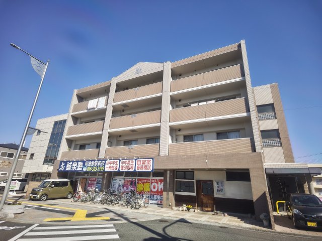 【倉敷市新倉敷駅前のマンションの建物外観】