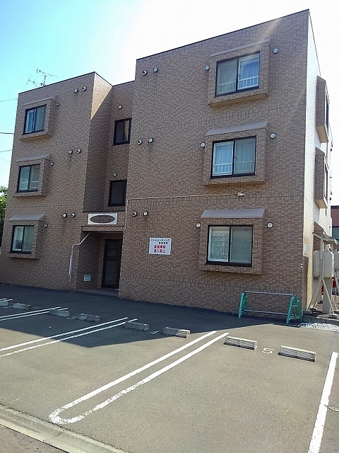 【札幌市北区新琴似七条のマンションの駐車場】