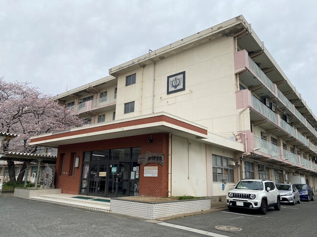 【北九州市小倉南区湯川のマンションの中学校】