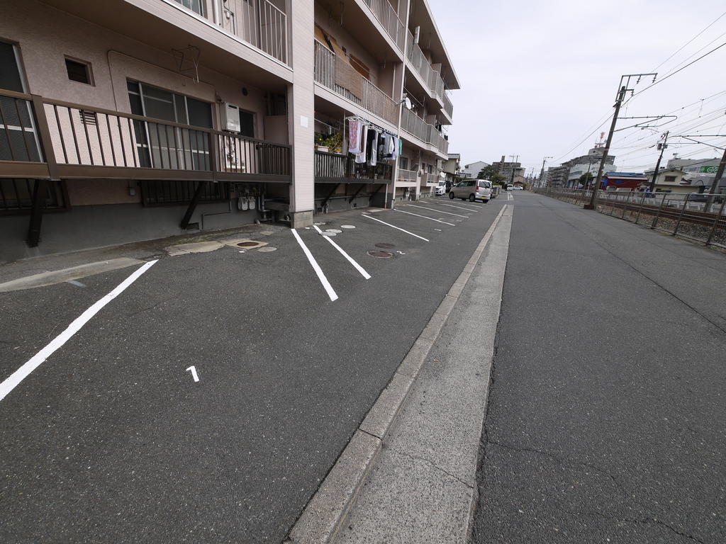 【森田ビルの駐車場】