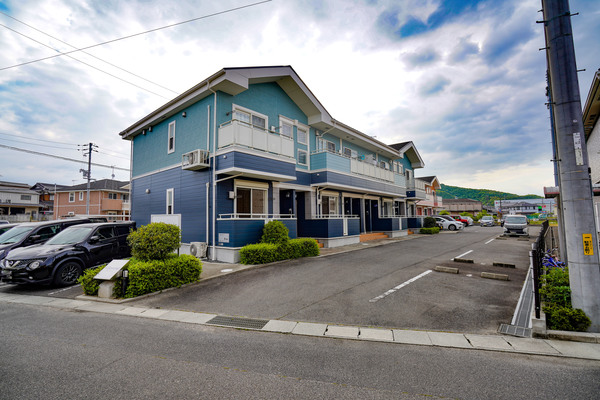 岡山市東区南古都のアパートの建物外観