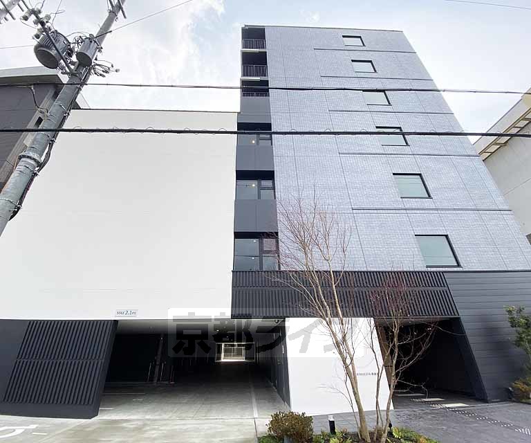 京都市右京区西京極新明町のマンションの建物外観