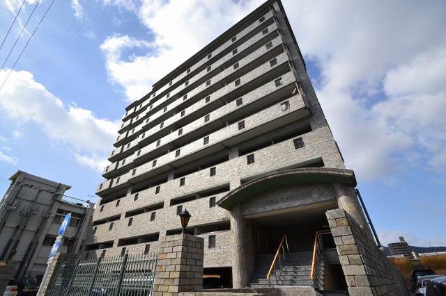 広島市西区福島町のマンションの建物外観