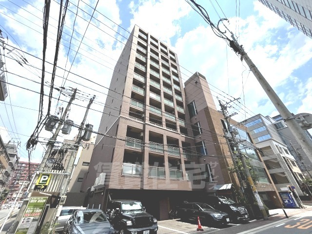 福岡市中央区舞鶴のマンションの建物外観