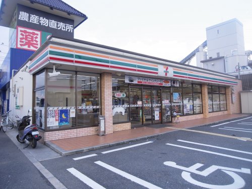 【橿原市醍醐町のアパートのコンビニ】