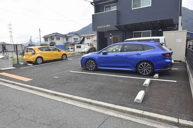 【広島市安佐北区深川のアパートの駐車場】