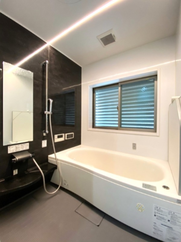 バス・シャワールーム　追い焚き機能付きです。