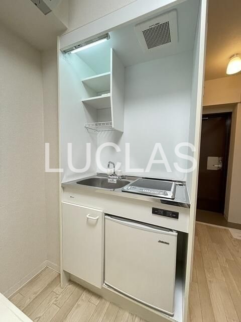 キッチン　キッチン下部に大きい収納スペース！