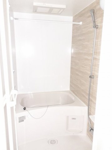 バス・シャワールーム　落ち着いた空間のお風呂です