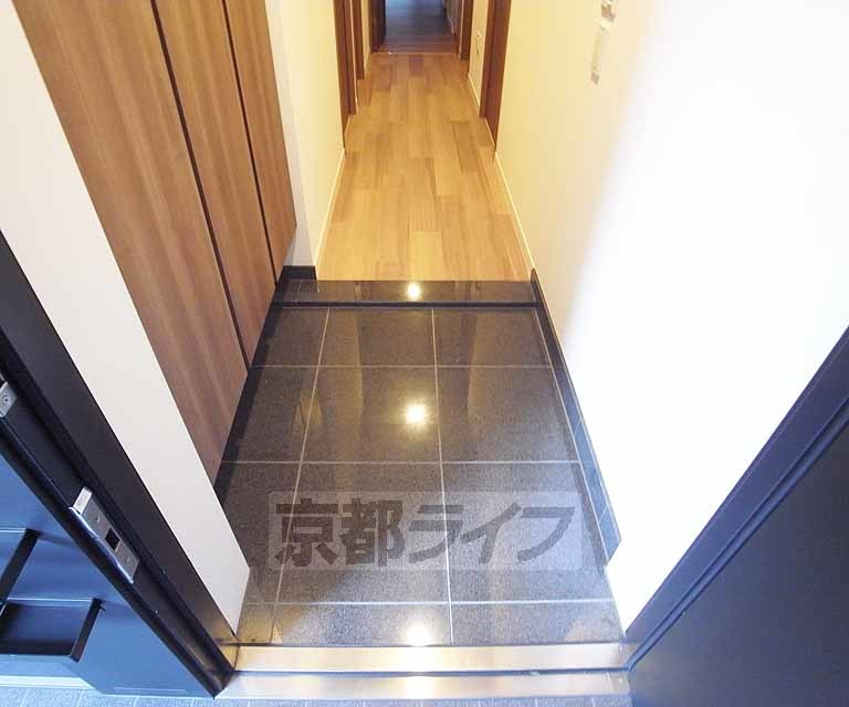玄関　玄関の踏込み部分です。