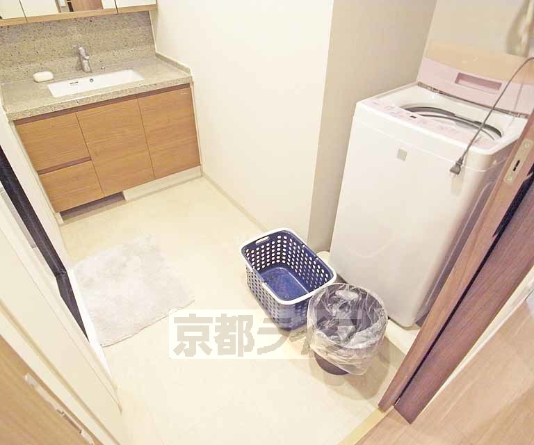 その他設備　脱衣所に洗濯機が置けます。