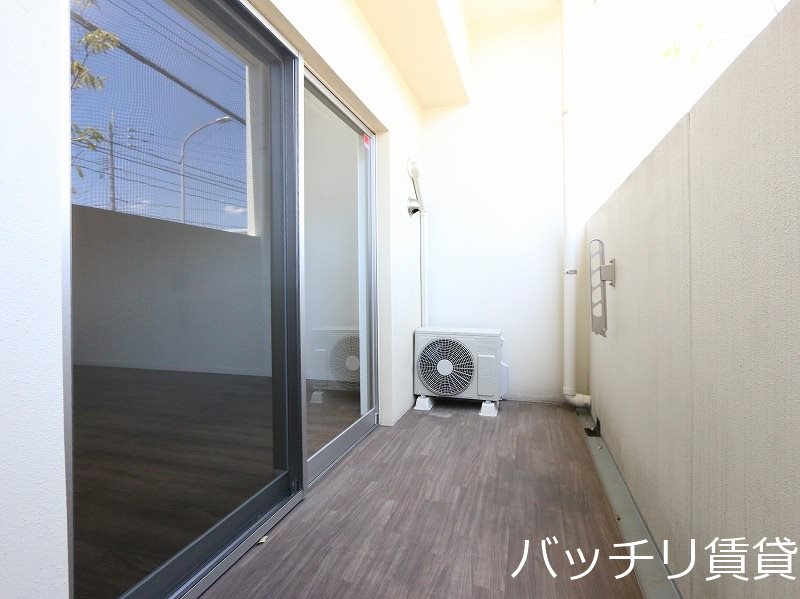 バルコニー　別号室タイプの為、現状を優先致します。
