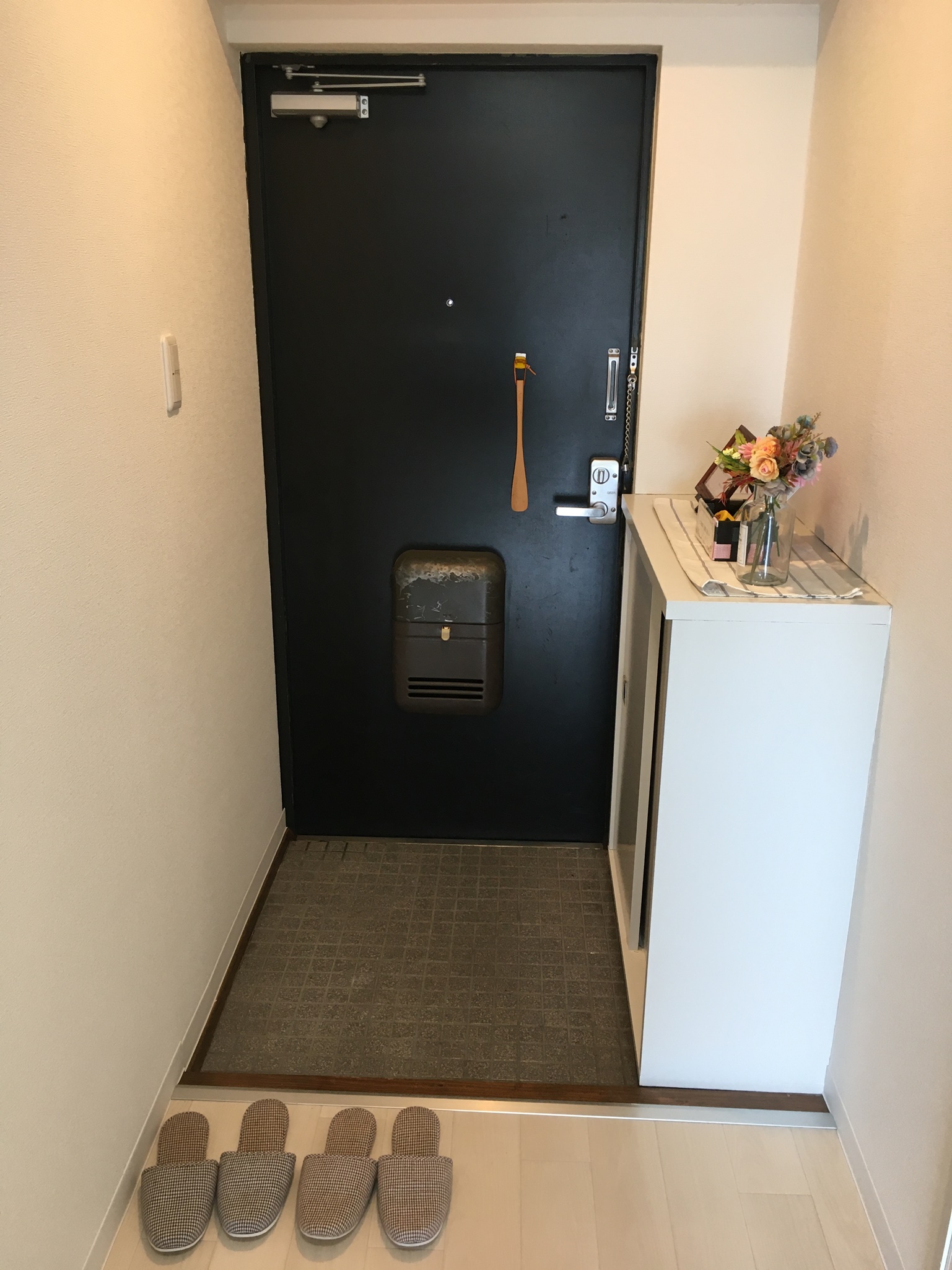 N1ビルの玄関写真