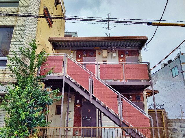 東山三条ハイツの建物外観