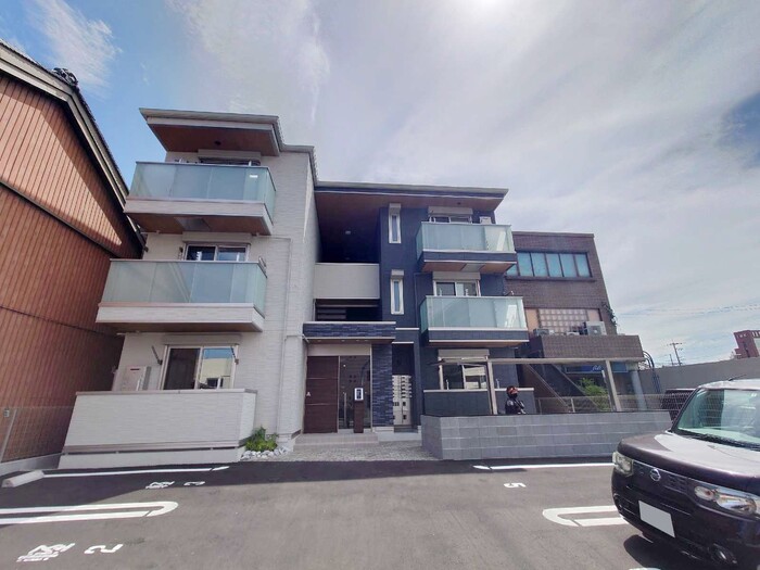 和歌山市田中町のアパートの建物外観