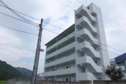 神崎郡神河町中村のマンションの建物外観