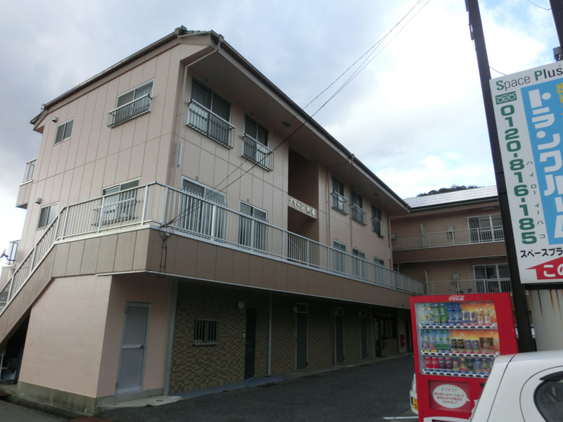 西脇市上野のマンションの建物外観