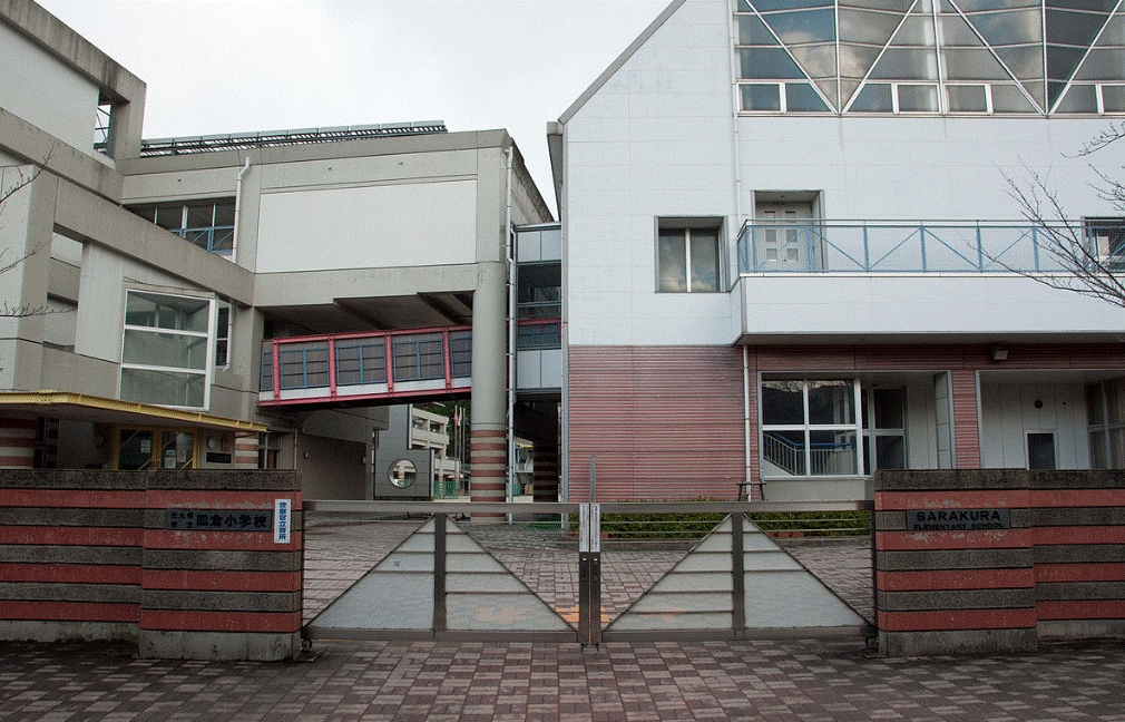 【北九州市八幡東区西本町のマンションの小学校】