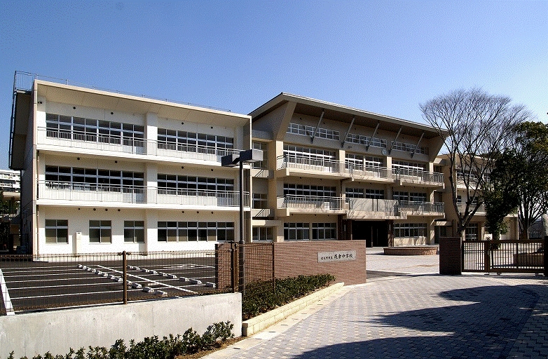 【北九州市八幡東区西本町のマンションの中学校】