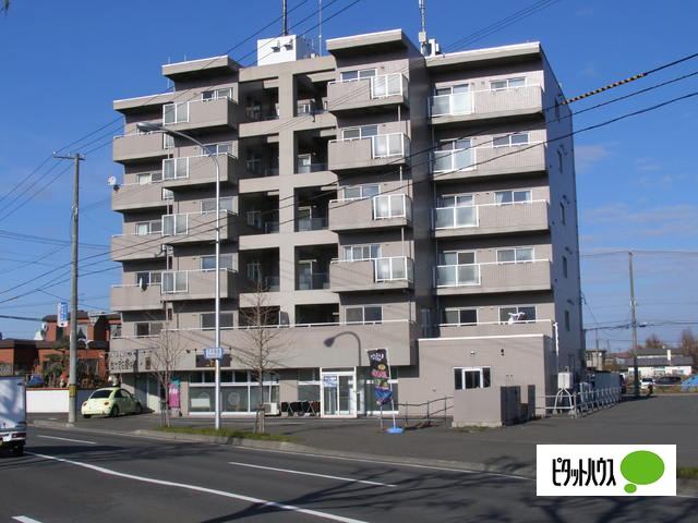 札幌市手稲区曙五条のアパートの建物外観