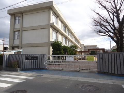 【姫路市忍町のマンションの小学校】