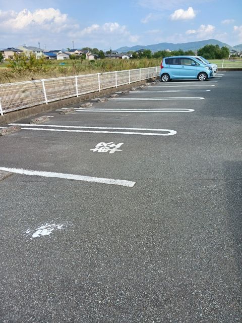 【大牟田市下白川町のアパートの駐車場】