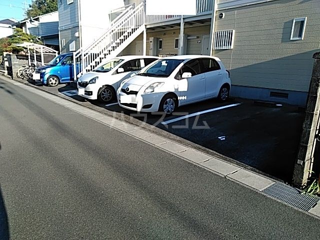 【浜松市中央区富塚町のアパートの駐車場】