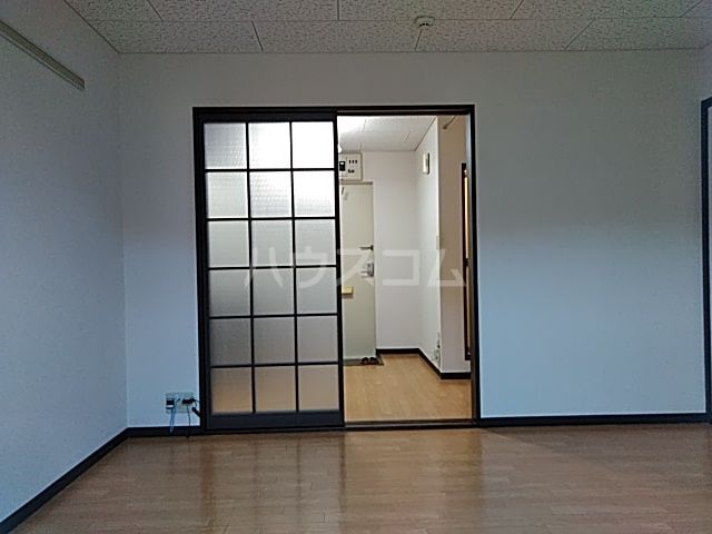 【浜松市中央区富塚町のアパートの居室・リビング】