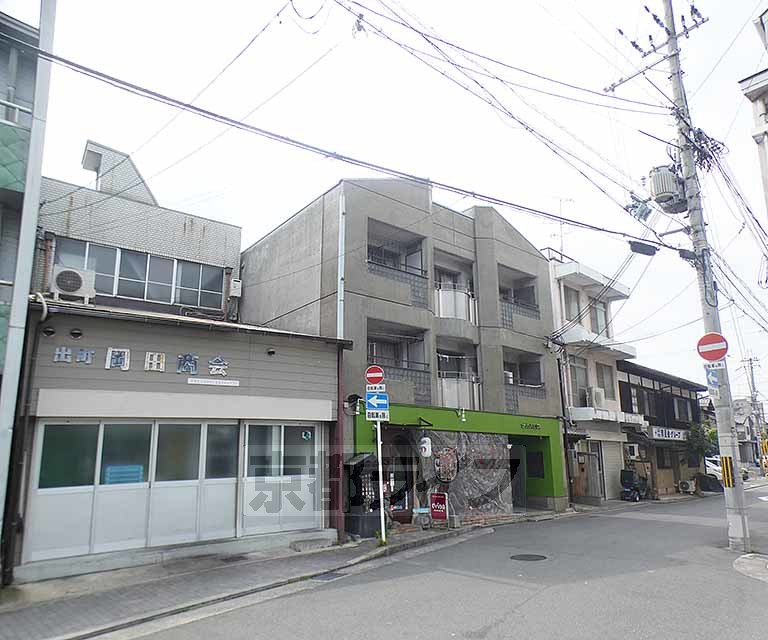 【京都市上京区後藤町のマンションの建物外観】