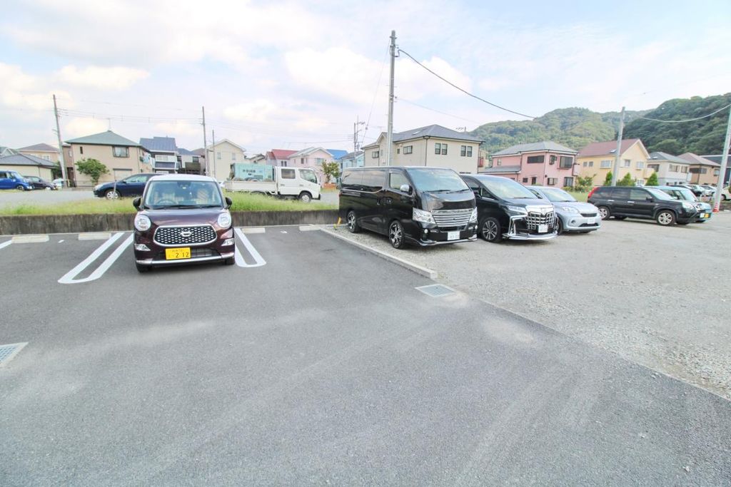 【平塚市山下のアパートの駐車場】