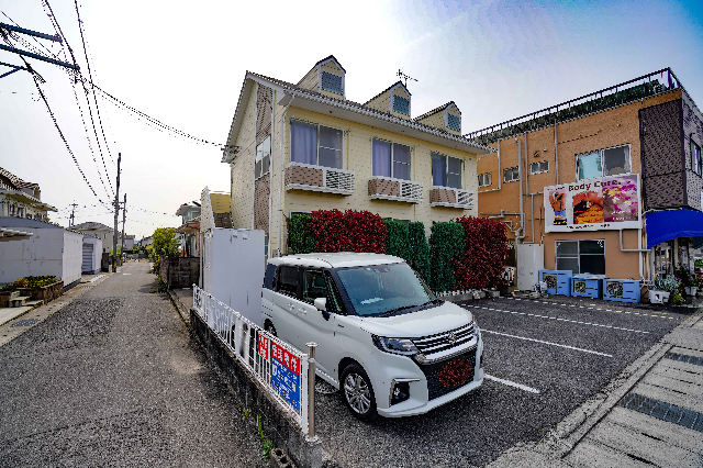 岡山市中区雄町のアパートの建物外観